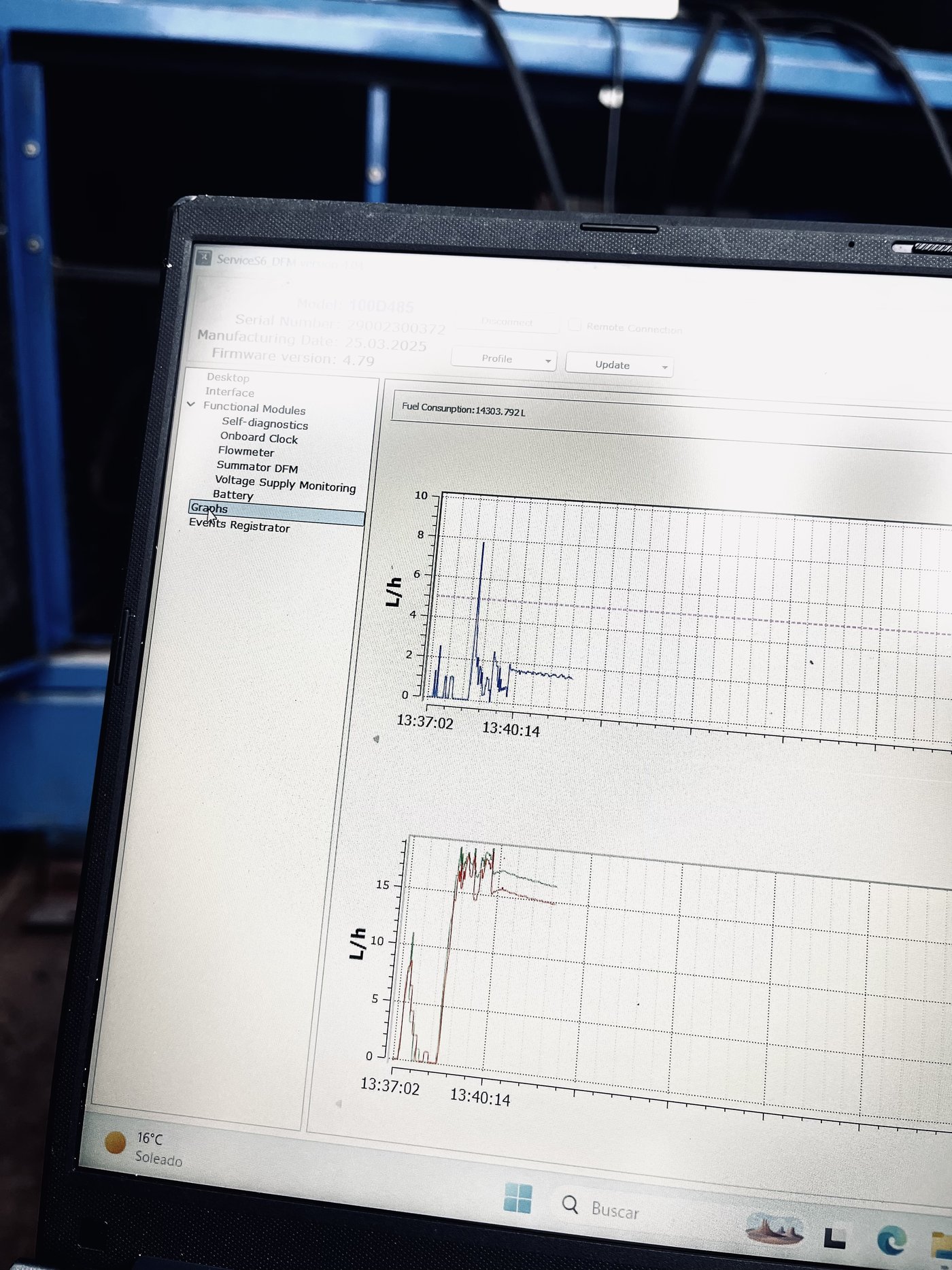 Software de monitoreo de flujómetro mostrando el consumo de combustible en tiempo real